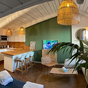  Appartement Sous Les Toits De St Tropez
